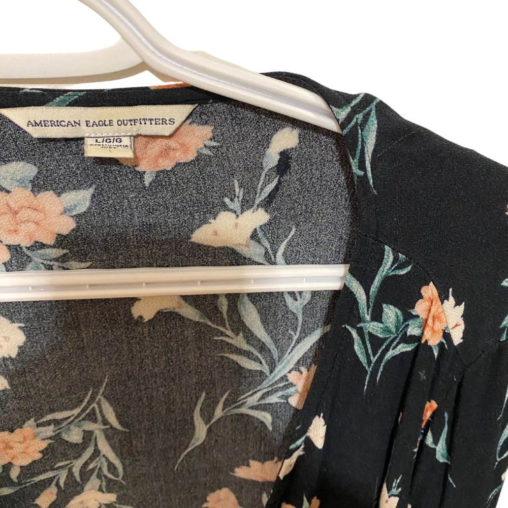 Floral Top - Picture 2 of 3